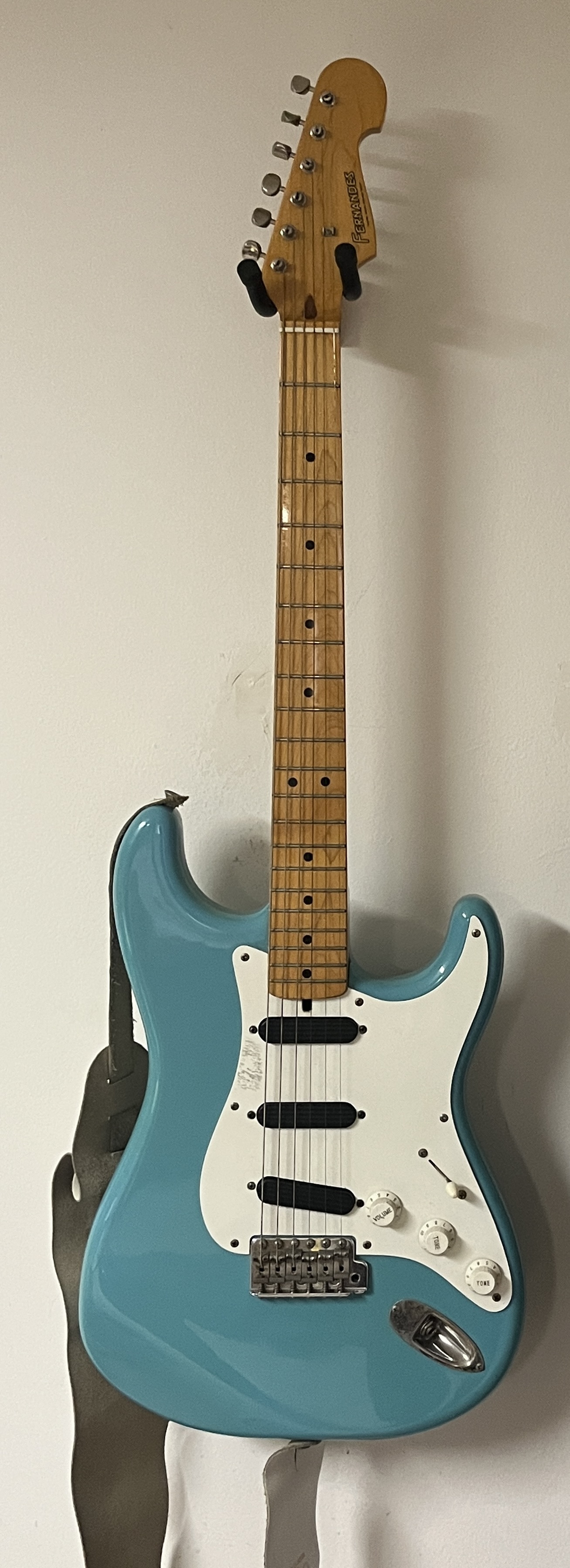 gee-tar pic